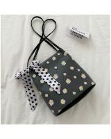 KW80907 Daisy Flower Tote Bag Black
