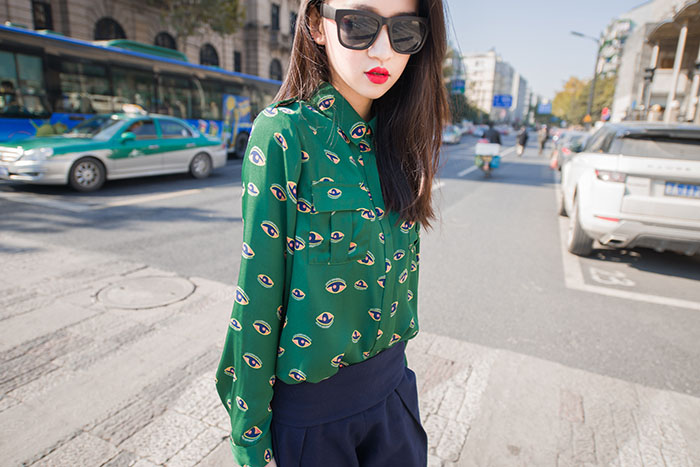 WT4456 Eyes Print Top Green