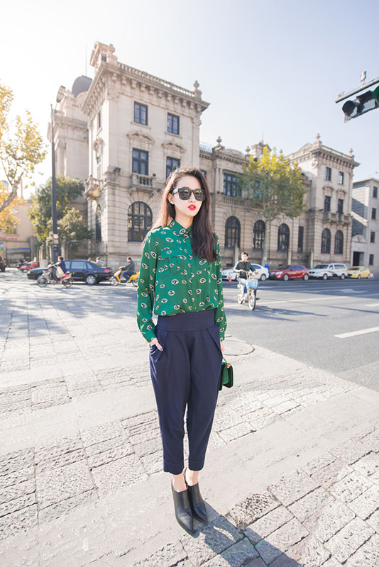 WT4456 Eyes Print Top Green