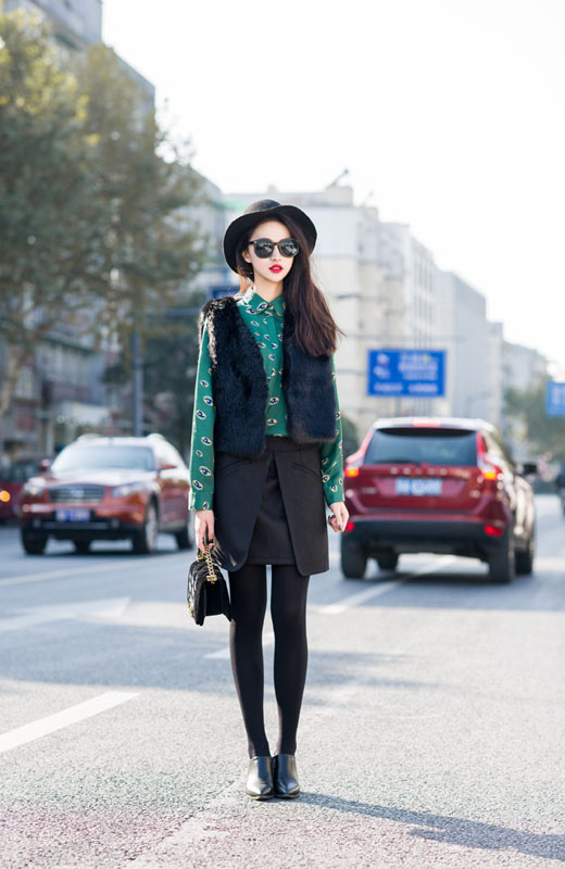 WT4456 Eyes Print Top Green