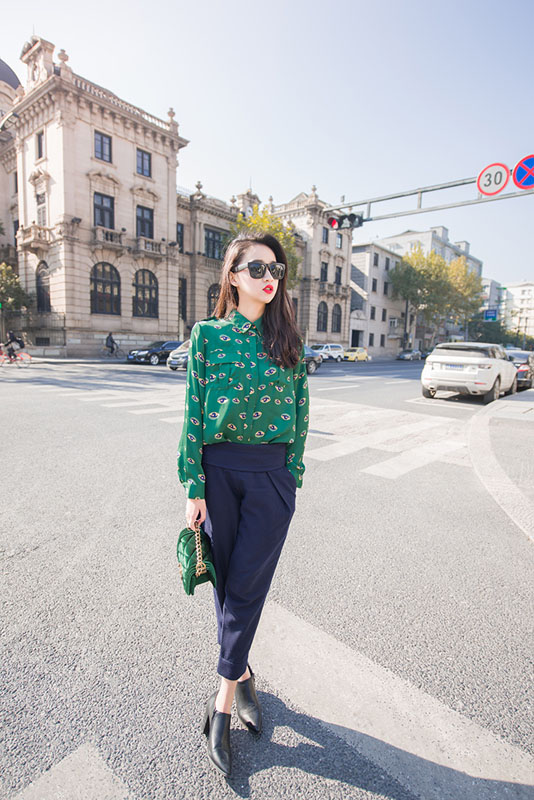 WT4456 Eyes Print Top Green