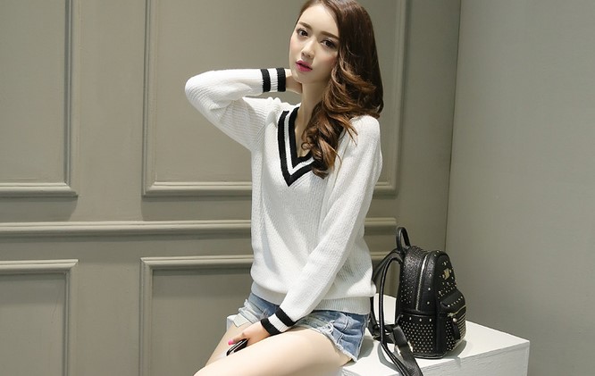 WD7523 Knit Top White