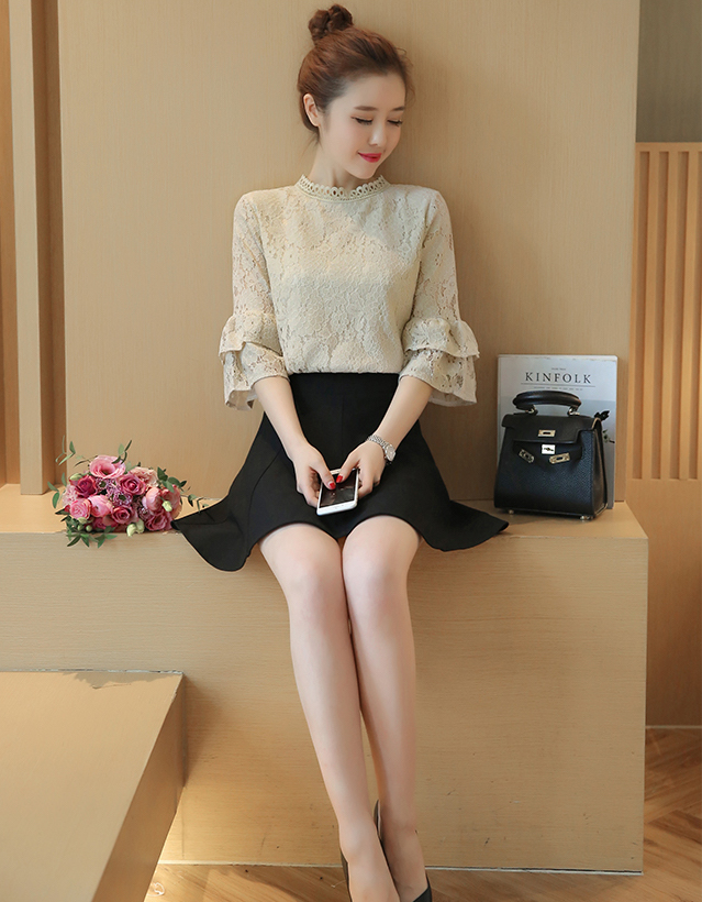 WT7578 Lovely Lace Top Almond