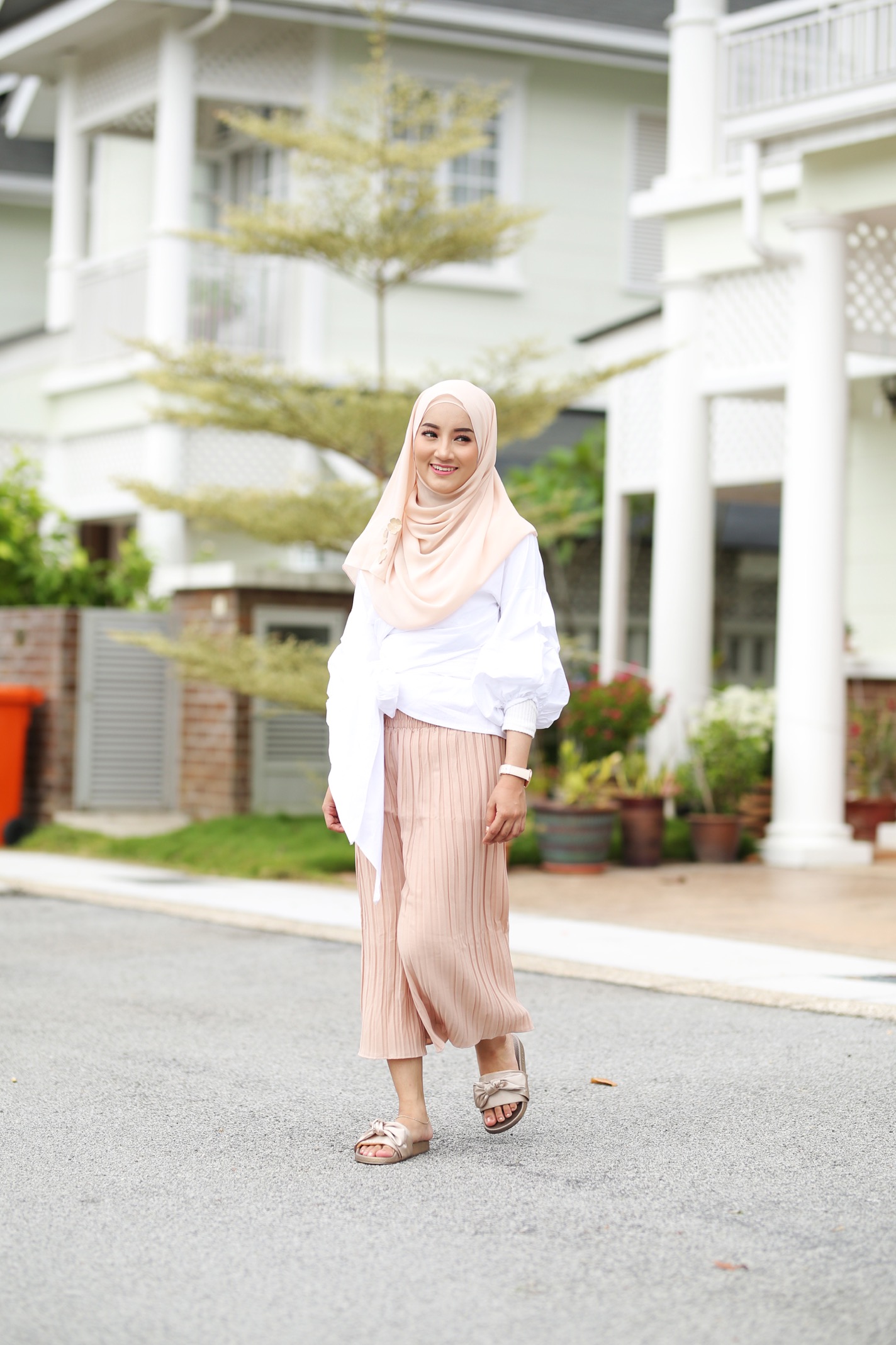 HA055 Ribbon Sandals Brown