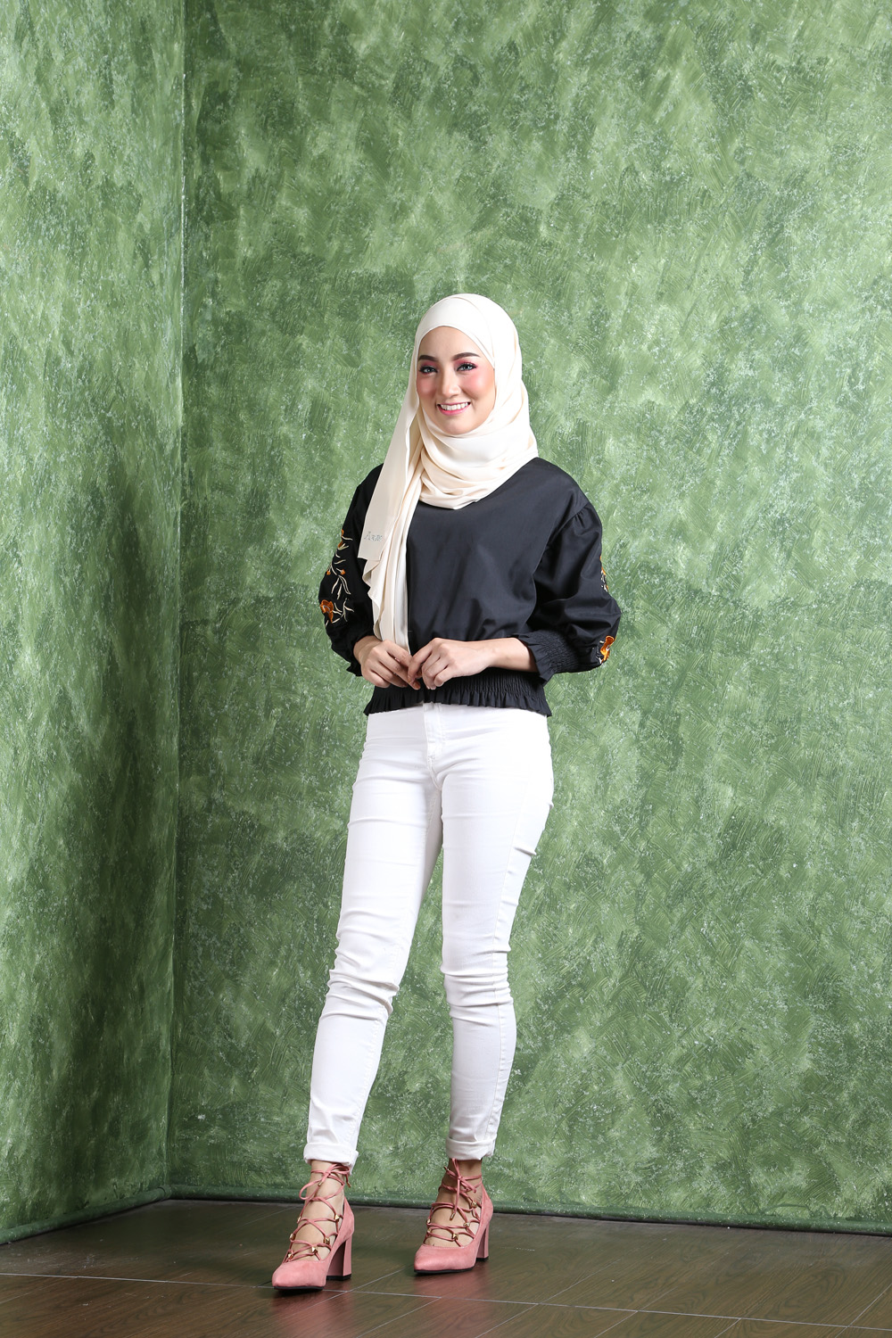 HA039 Tie Up Mid Heels Pink