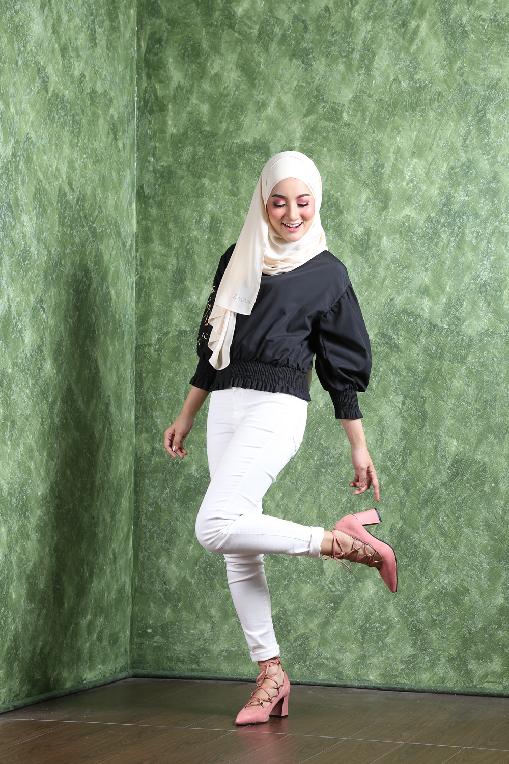 HA039 Tie Up Mid Heels Pink