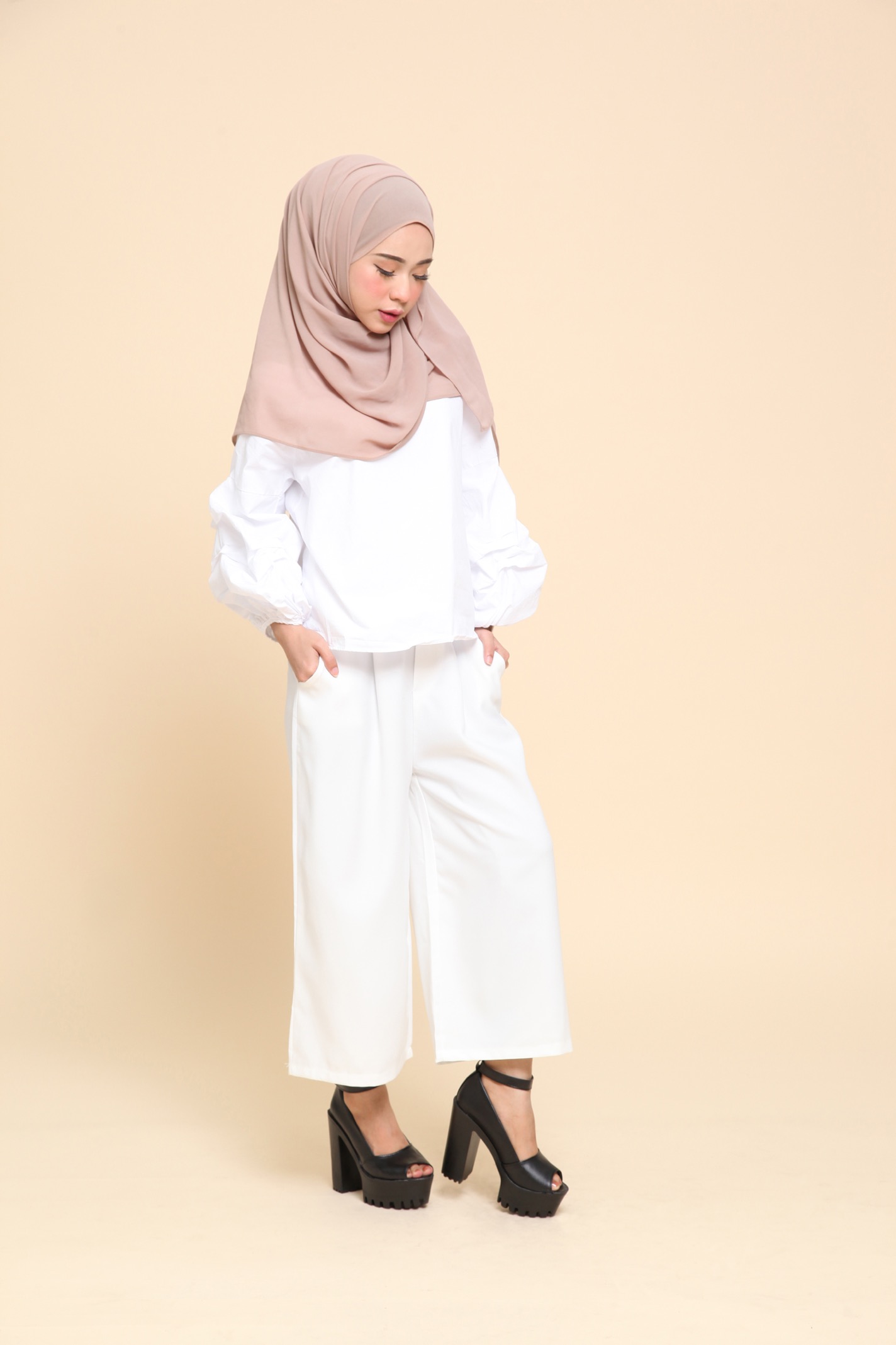 HA036 Strap Ankle Clogs Black