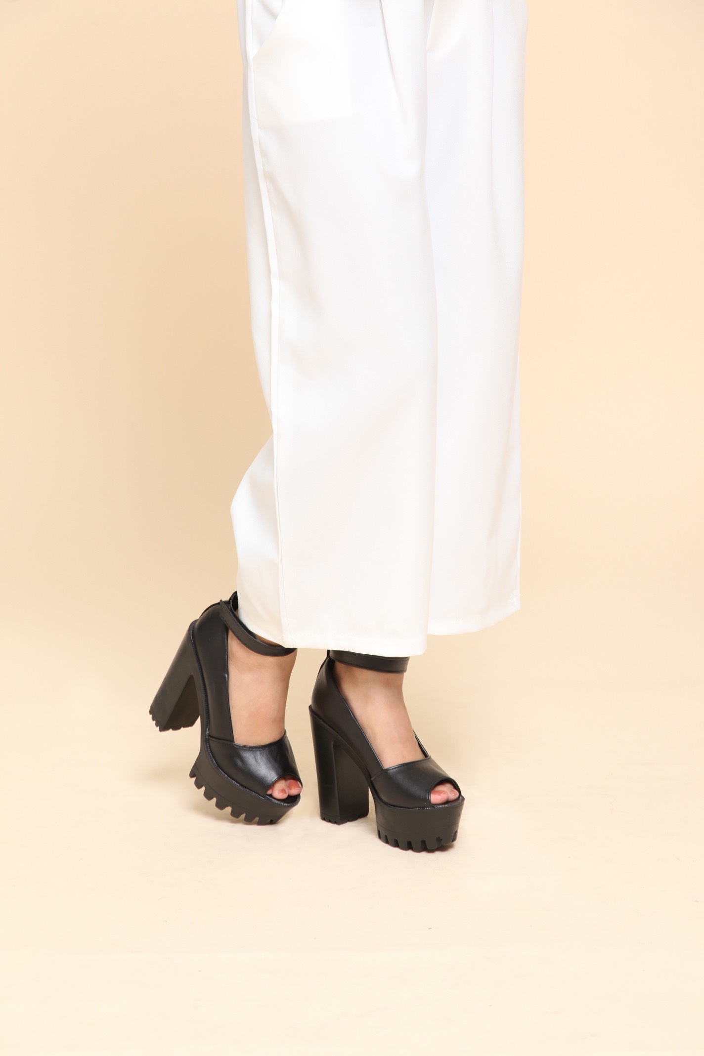 HA036 Strap Ankle Clogs Black