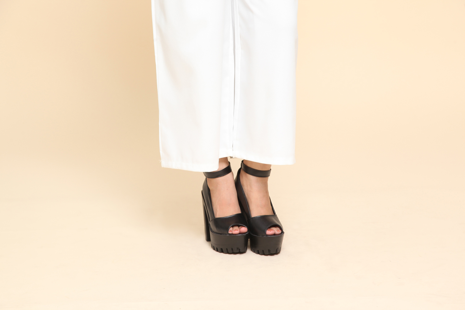 HA036 Strap Ankle Clogs Black