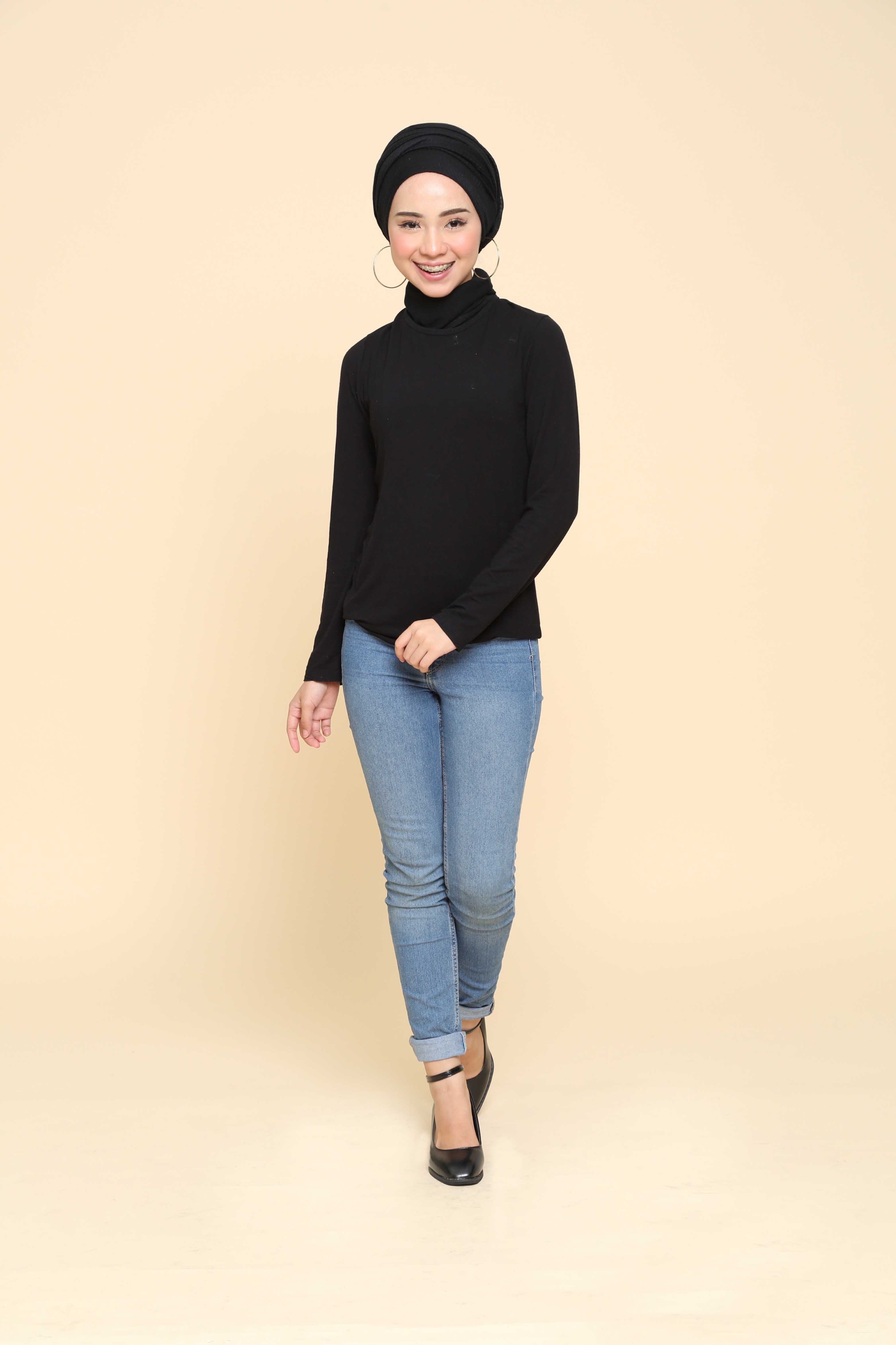 HA049 Carved Mid Heels Black