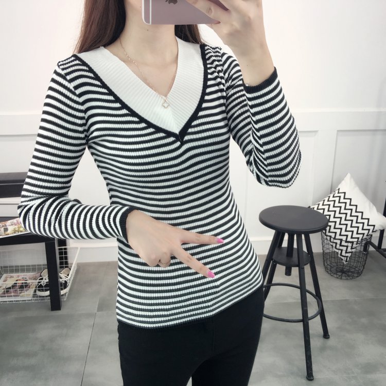 KF510 V-Neck Long Sleeved Top Black