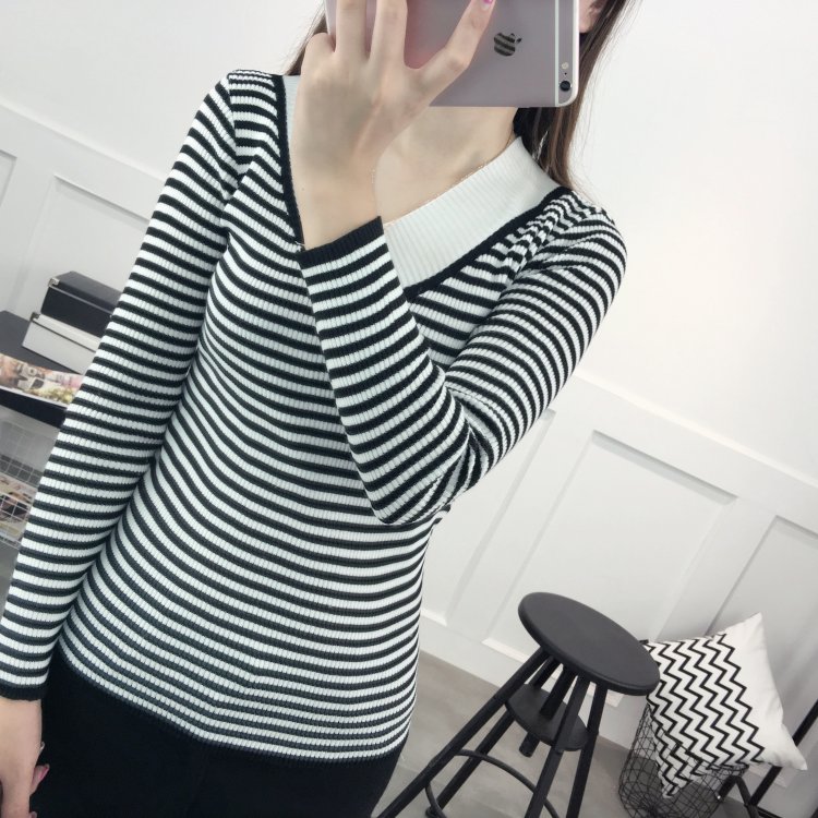 KF510 V-Neck Long Sleeved Top Black