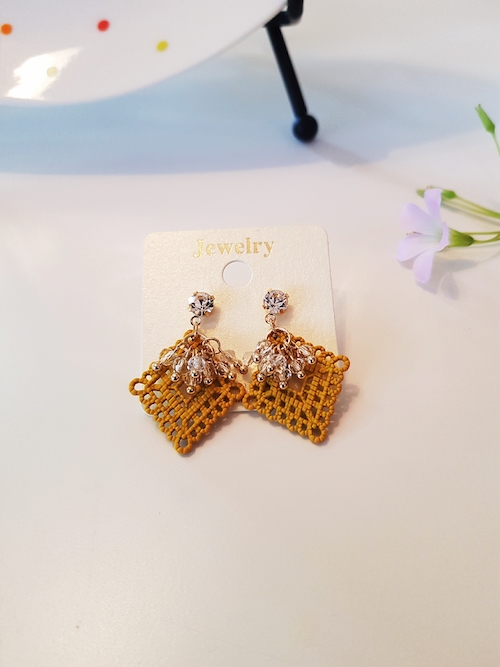 KR-004 Charming Earring Yellow