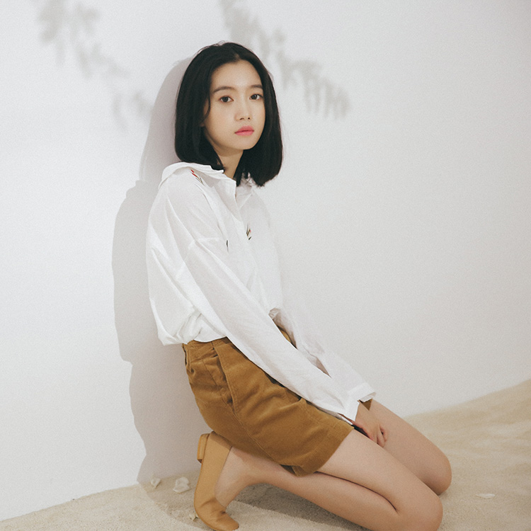 VW12328 Pretty Printed Top White