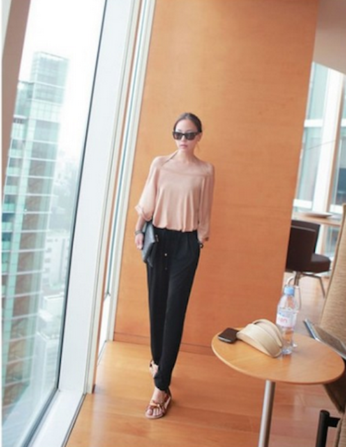 WT21573 Korea Off-Shoulder Top Brown