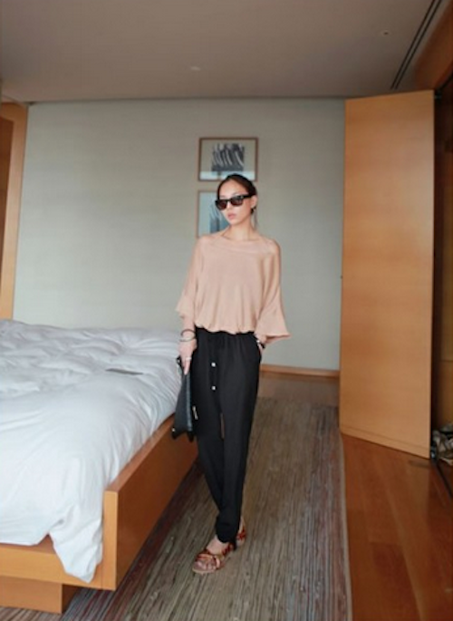 WT21573 Korea Off-Shoulder Top Brown