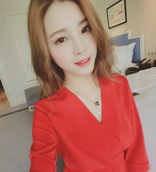 WD21595 Charming V-Neck Dress Red