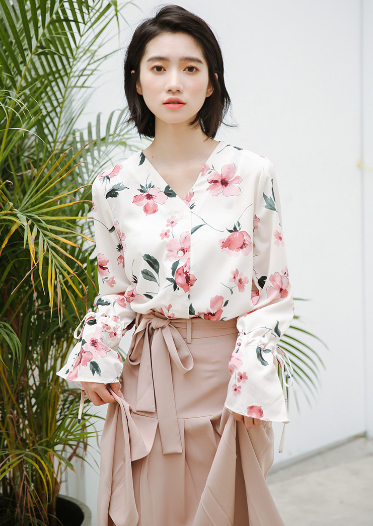 GW2247 Pretty Floral Top Almond