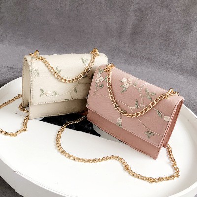 KW80469 WOMEN'S SQUARE SLING BAG CREAM