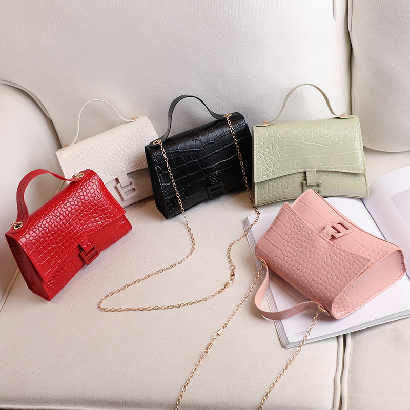 KW80897 Elegant Ladies Handbag Red