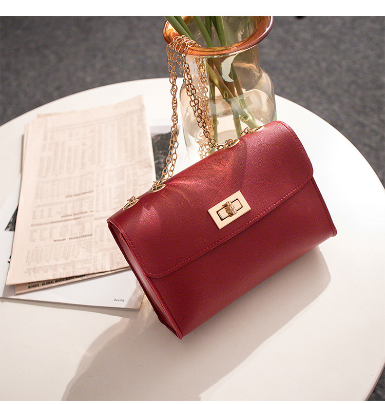 QA-871 Fashion Chain Sling Bag Red