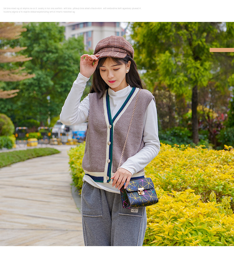 QA-863 - Trendy Line Sling Bag White