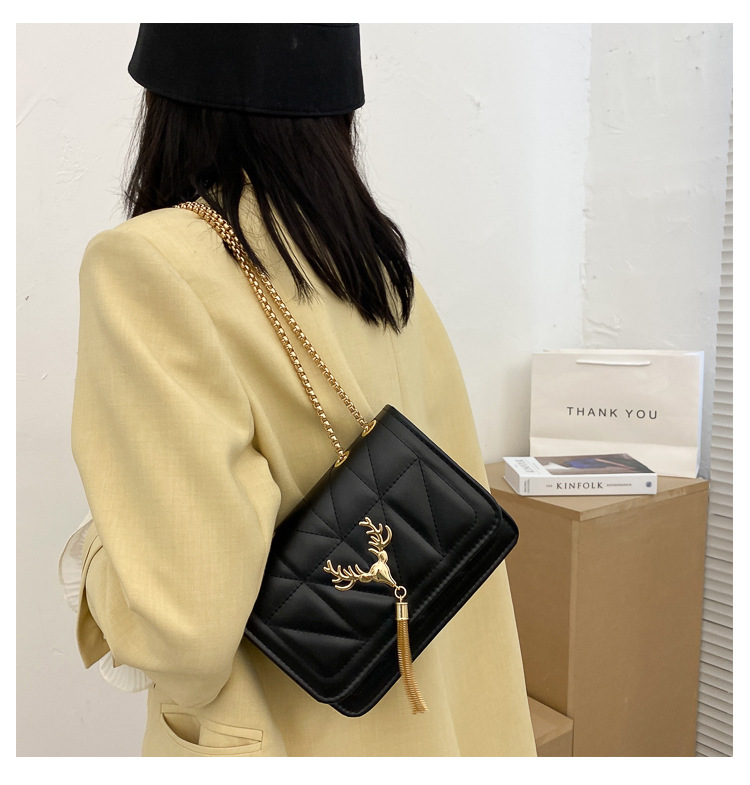 QA-899 Fashion Deer Chain Sling Bag Black