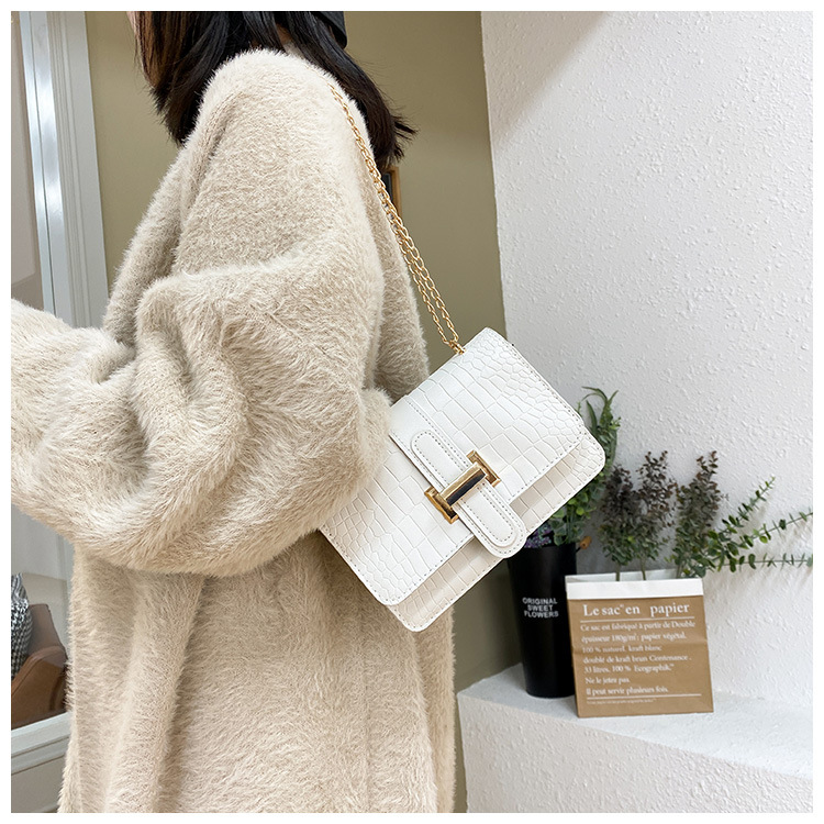QA-897 Korean Fashion Chain Sling Bag White