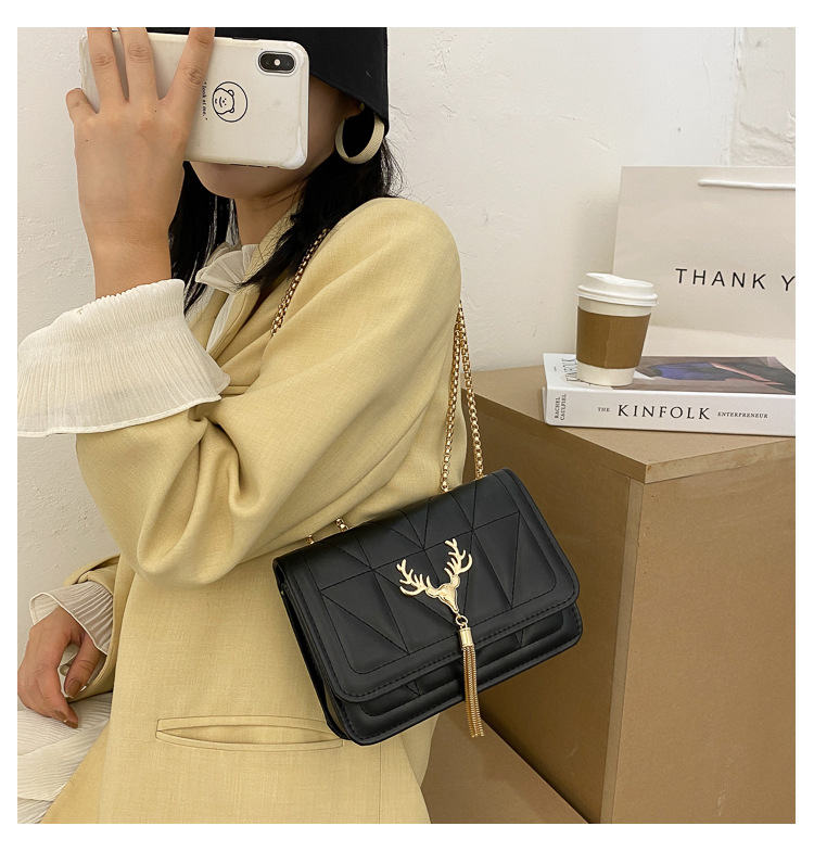 QA-899 Fashion Deer Chain Sling Bag Black